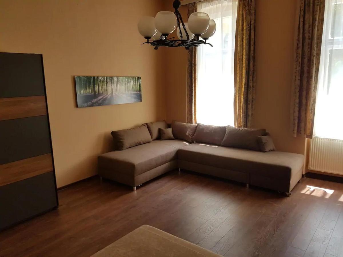 Stylish Historic Flat For 4 In Heart Of Oldbuda ブダペスト エクステリア 写真