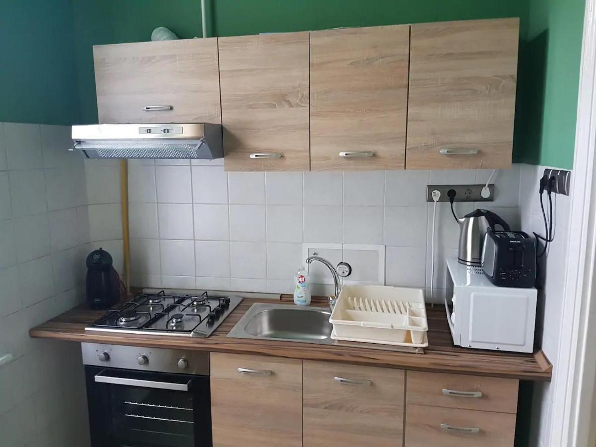 Stylish Historic Flat For 4 In Heart Of Oldbuda ブダペスト エクステリア 写真