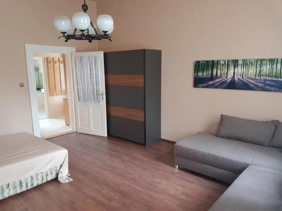 Stylish Historic Flat For 4 In Heart Of Oldbuda ブダペスト エクステリア 写真