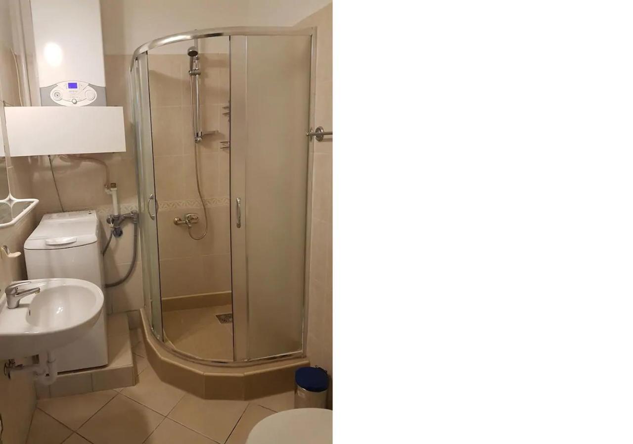 Stylish Historic Flat For 4 In Heart Of Oldbuda ブダペスト エクステリア 写真